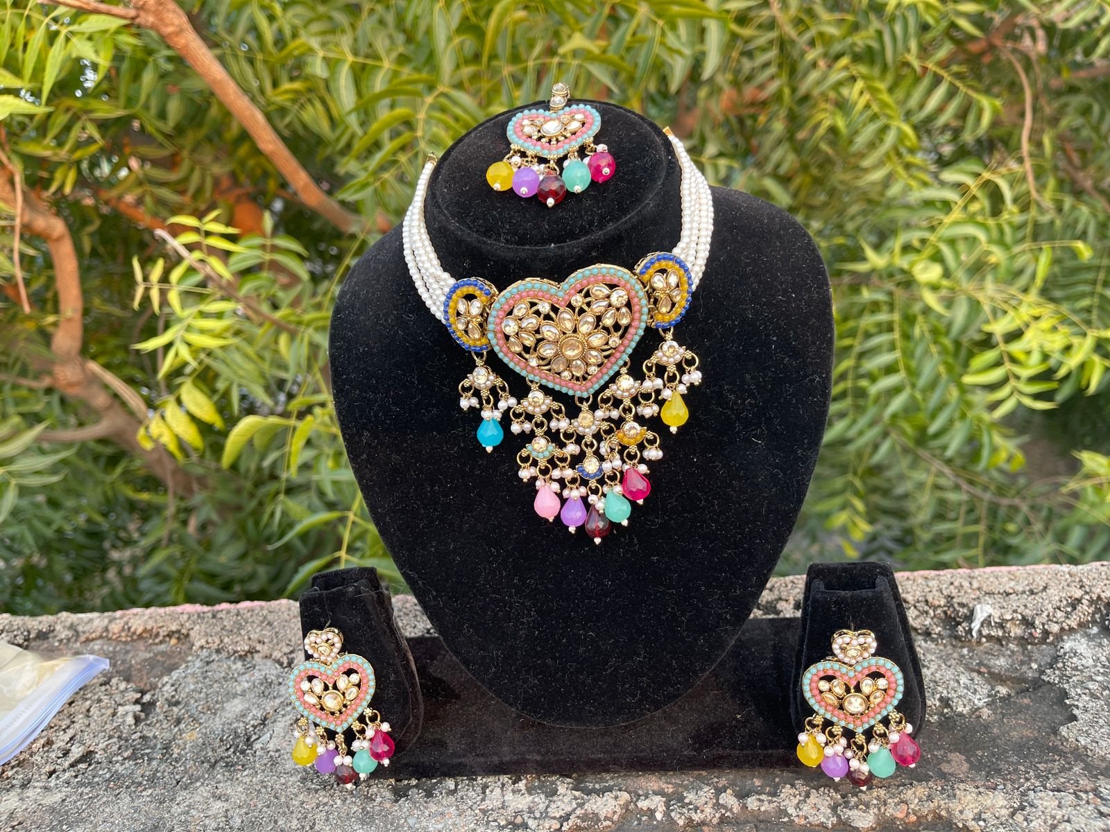 Multicolor Heart Pearl Choker Necklace Set - Image 3